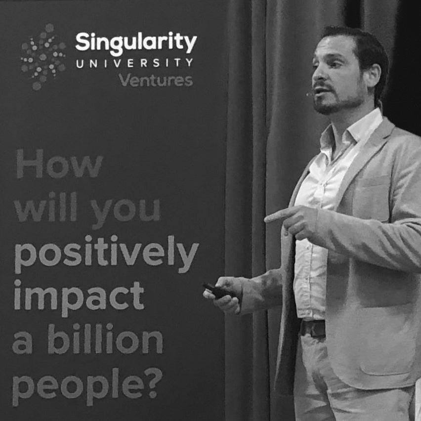 Alberto Ramos presentando en Singularity University Ventures